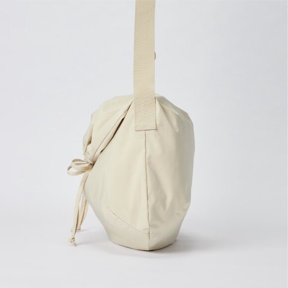 Uniqlo U Drawstring Shoulder Bag Natural - Picture 2 of 15